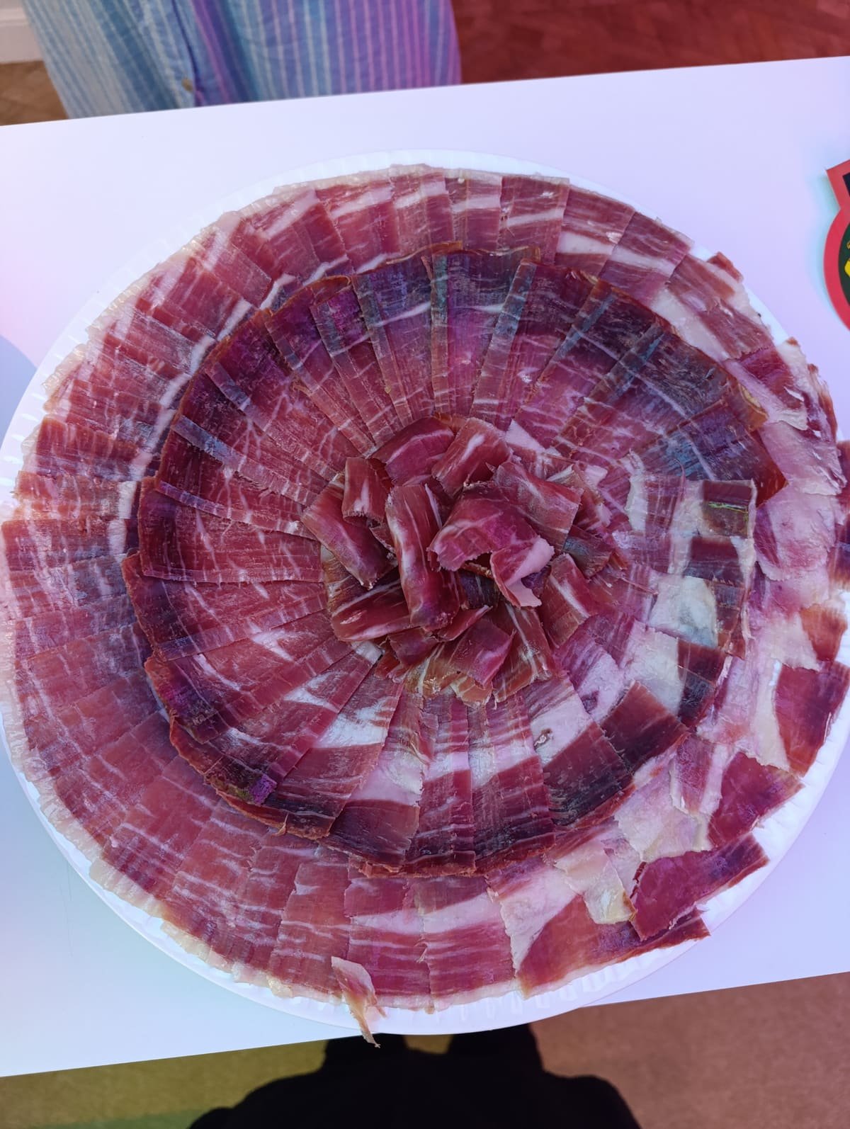 Jambon ibérique dressé lors d'une soirée privée en extérieur près de Nice
