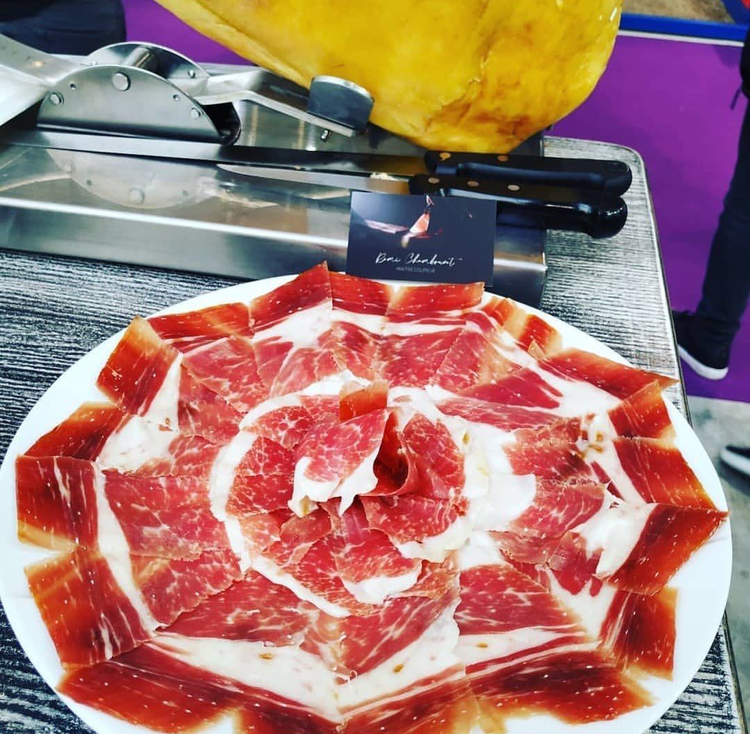 Rosace de jambon ibérique servie lors d'une prestation de Rémi Chambouvet